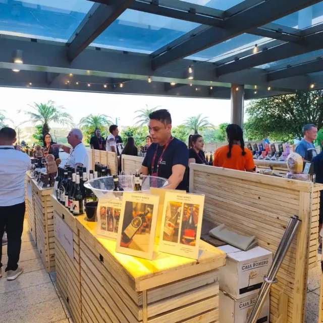 Público e experiência durante o evento Na Trilha do Vinho.